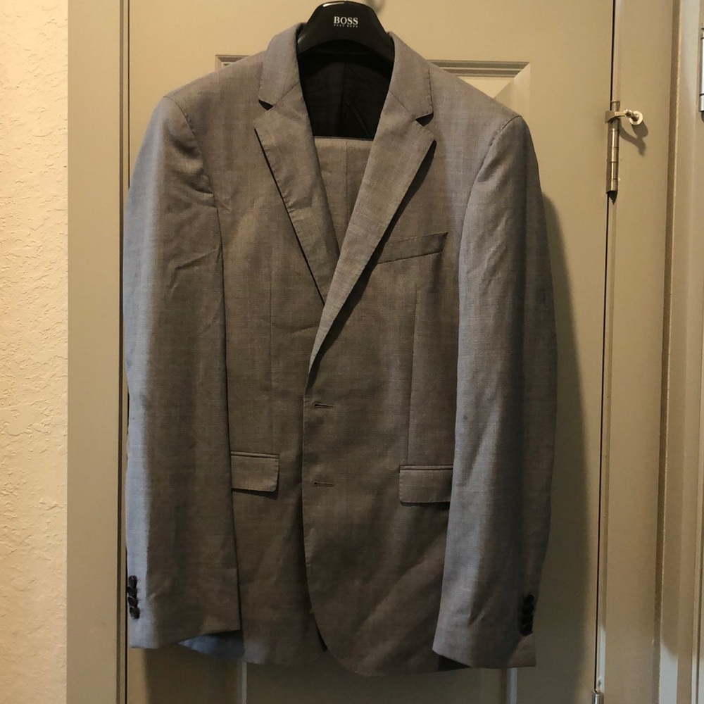 New w/tags Hugo Boss Trobaldo Togna 1840 woven in Italy